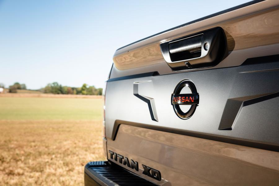 Детали экстерьера Nissan Titan XD PRO-4X Crew Cab 2019 года  (фото 10 из 34)